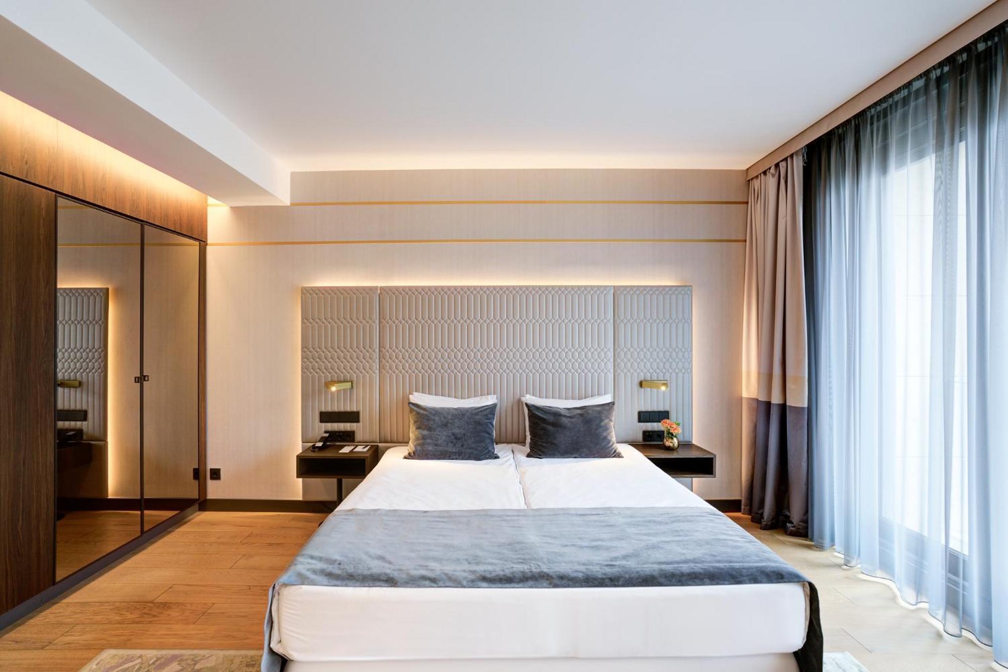 Emerald Downtown Luxury Suites By Continental Group Budapest Exterior foto